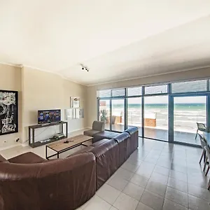 surferscorner-self-catering-apartments.hotels-capetown.com/